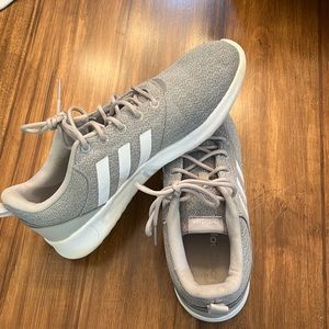 Size 8.5 Womens Adidas cloud foam sneakers